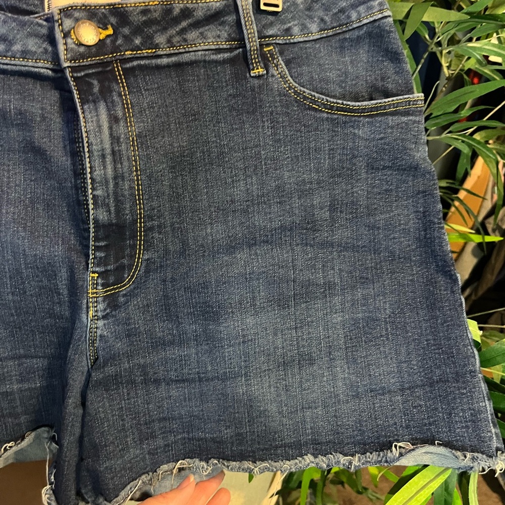 Like new Wrangler Stylish Blue Denim Jeans - Picture 3 of 9